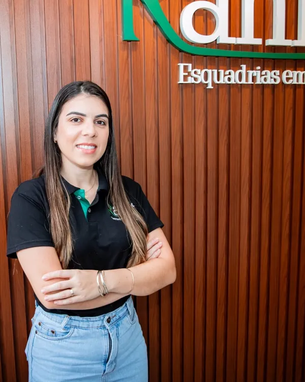 Consultora comercial da Ranft Esquadrias